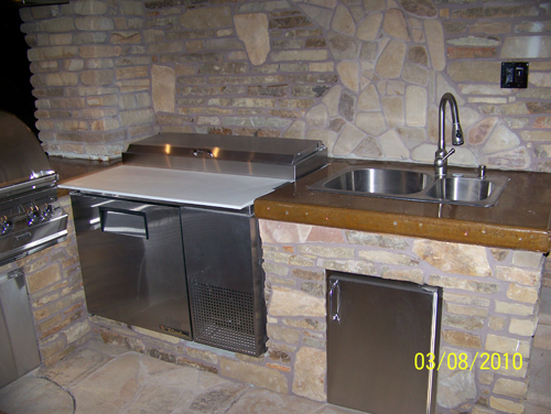 Outdoor Kitchen Sacramento, CA Custom in Laid Sink with Fridge Sacramento, CA