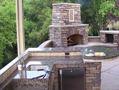 Built in Fireplace | Outdoor Kitchen